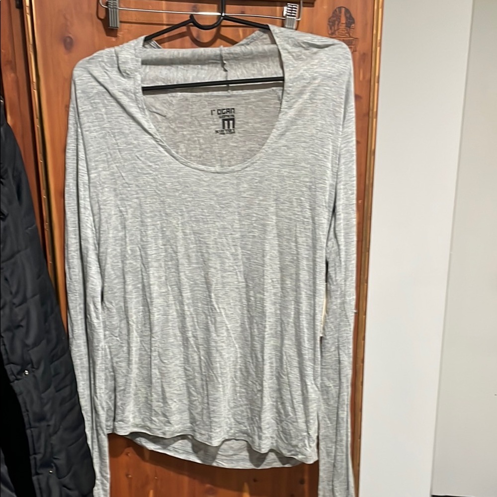 Women's Gray Top rogan brand new with tags